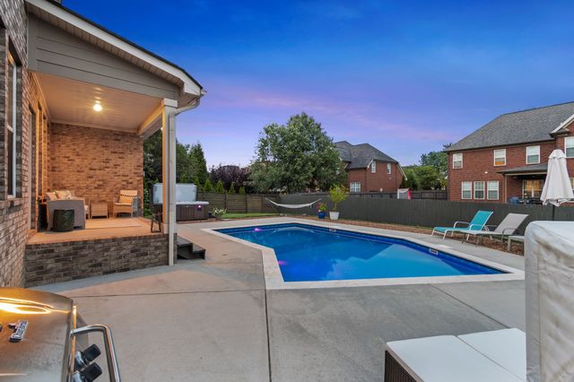 1023 Brixworth Dr, Thompsons Station, TN 37179