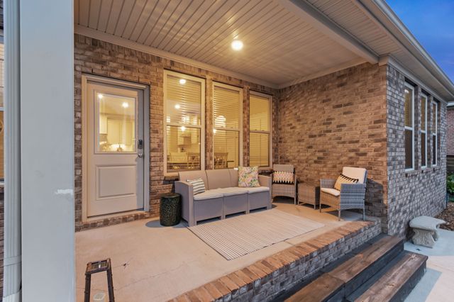 1023 Brixworth Dr, Thompsons Station, TN 37179