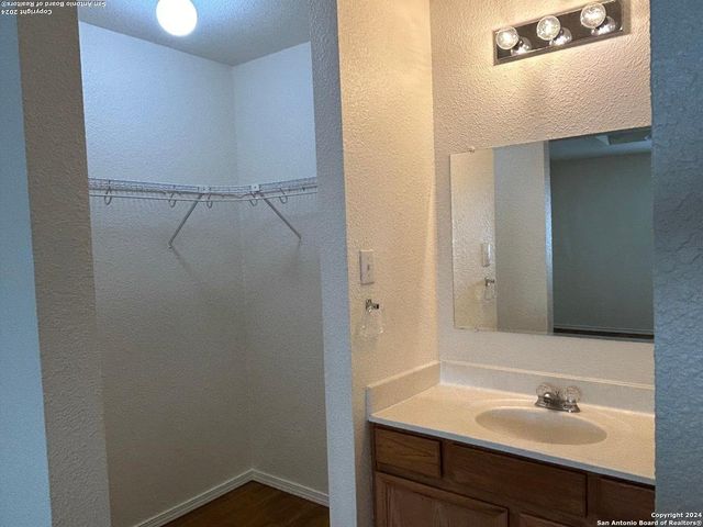 4409 Terra Summit Rd, San Antonio, TX 78233