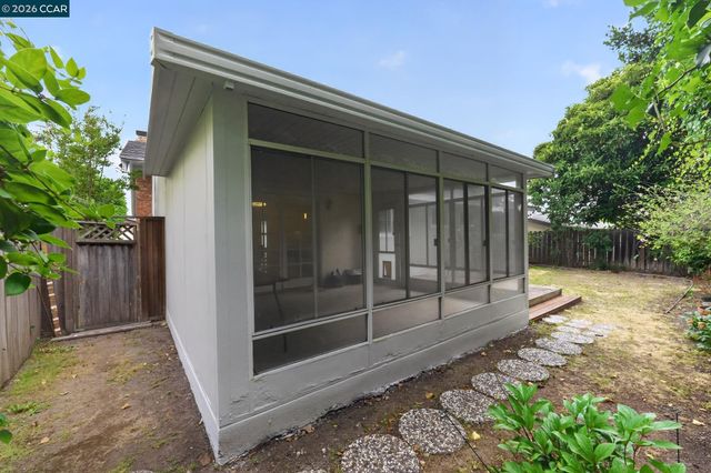 1325 Belfair Dr, Pinole, CA 94564