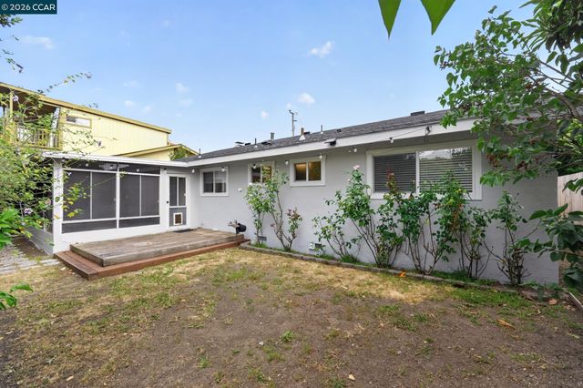 1325 Belfair Dr, Pinole, CA 94564