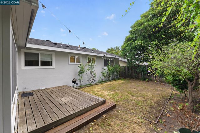 1325 Belfair Dr, Pinole, CA 94564