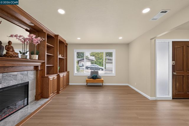 1325 Belfair Dr, Pinole, CA 94564