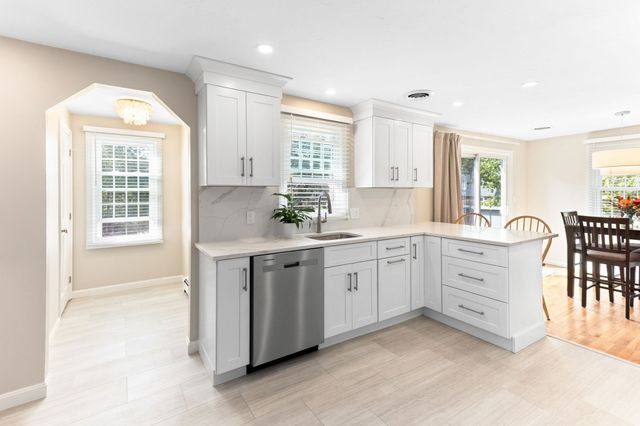 354 Twin Lakes Dr 354, Halifax, MA 02338