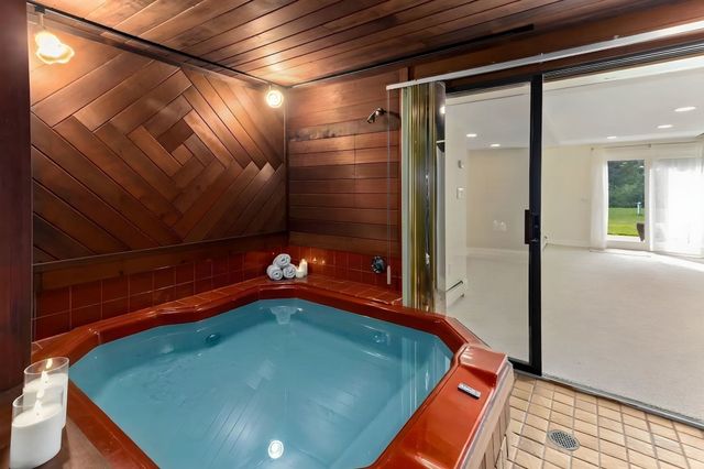 354 Twin Lakes Dr 354, Halifax, MA 02338