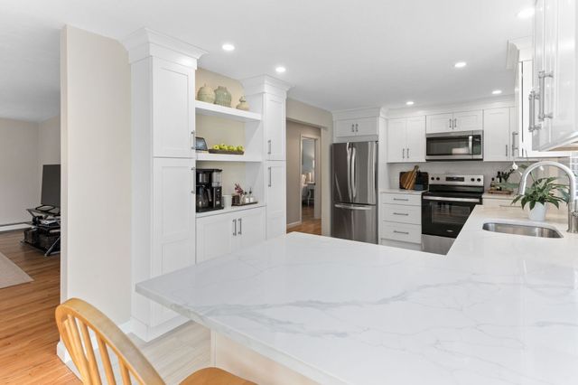 354 Twin Lakes Dr 354, Halifax, MA 02338