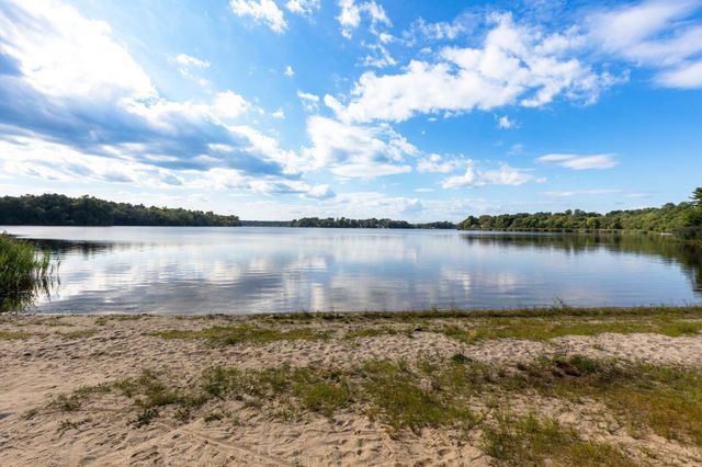 354 Twin Lakes Dr 354, Halifax, MA 02338