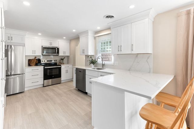 354 Twin Lakes Dr 354, Halifax, MA 02338