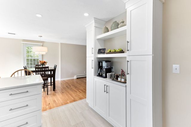 354 Twin Lakes Dr 354, Halifax, MA 02338