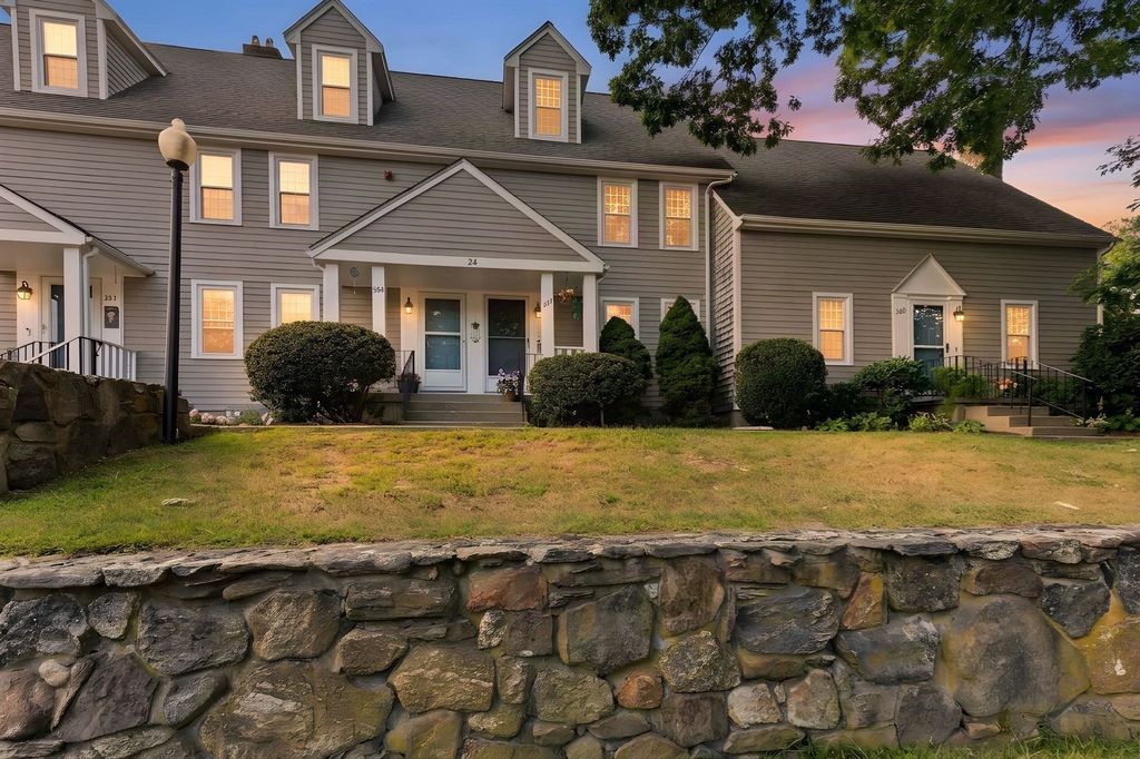 354 Twin Lakes Dr 354, Halifax, MA 02338
