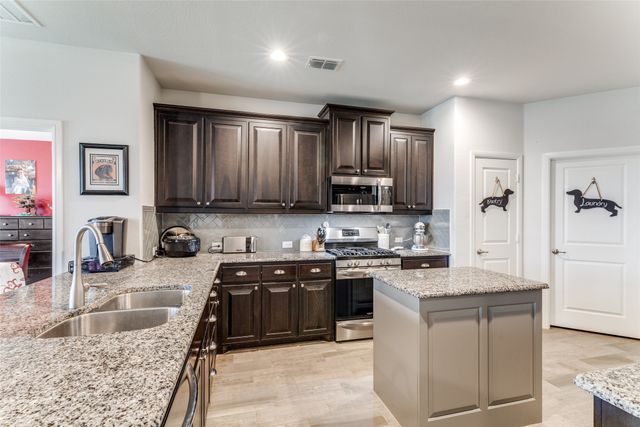 1121 Berwick Court, Saginaw, TX 76131