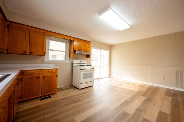 131 Bold Springs Rd, Mc Ewen, TN 37101