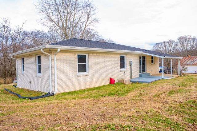 131 Bold Springs Rd, Mc Ewen, TN 37101