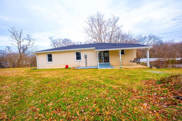 131 Bold Springs Rd, Mc Ewen, TN 37101