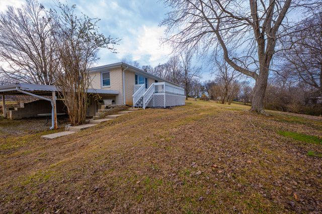 131 Bold Springs Rd, Mc Ewen, TN 37101