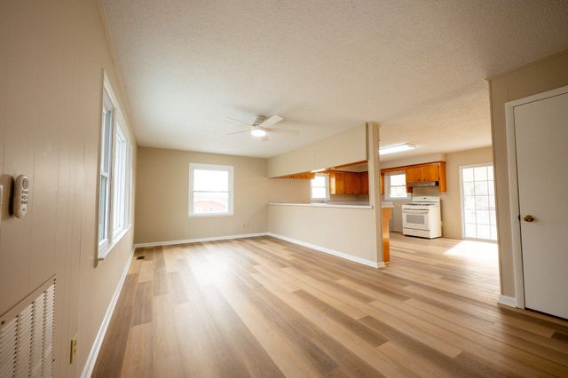 131 Bold Springs Rd, Mc Ewen, TN 37101