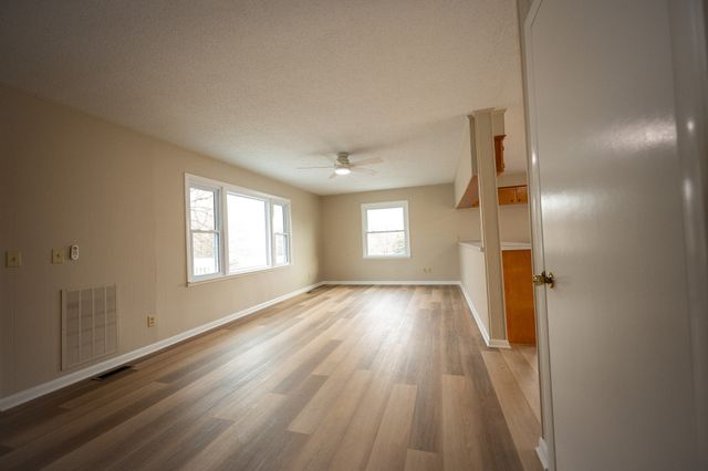 131 Bold Springs Rd, Mc Ewen, TN 37101