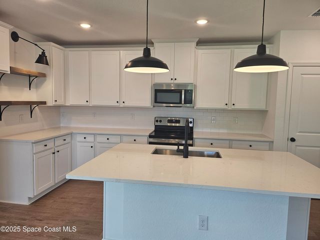 265 Americana Boulevard NE 7, Palm Bay, FL 32907