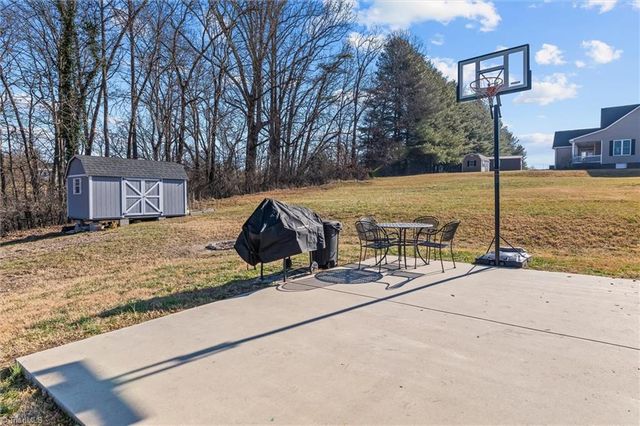 122 Meadow Stone Lane, Mount Airy, NC 27030