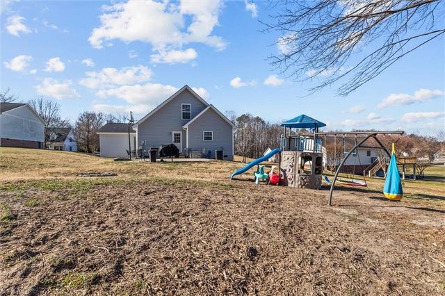 122 Meadow Stone Lane, Mount Airy, NC 27030