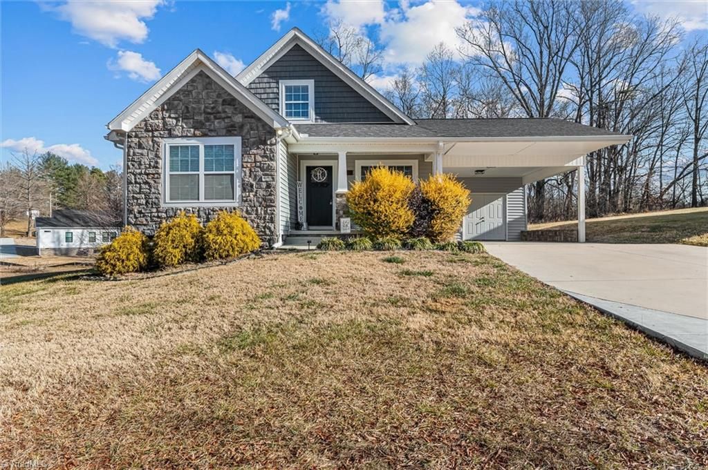 122 Meadow Stone Lane, Mount Airy, NC 27030