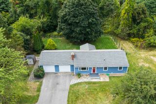 1 Hickory Lane, Kensington, NH 03833