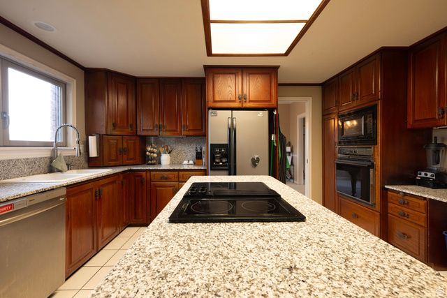 1572 N STAYNER DR, Farmington, UT 84025