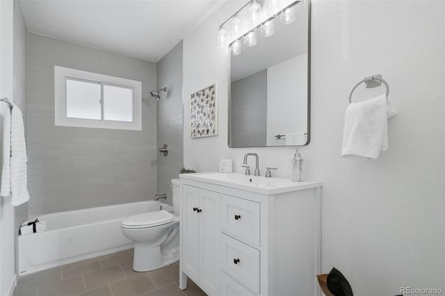 1084 Vaughn Street, Aurora, CO 80011