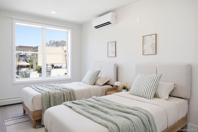 19-25 22nd Rd, Astoria, NY 11105