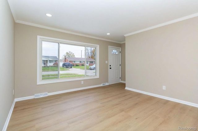 36034 Rolf Street, Westland, MI 48186