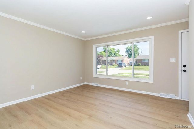 36034 Rolf Street, Westland, MI 48186