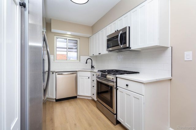 36034 Rolf Street, Westland, MI 48186