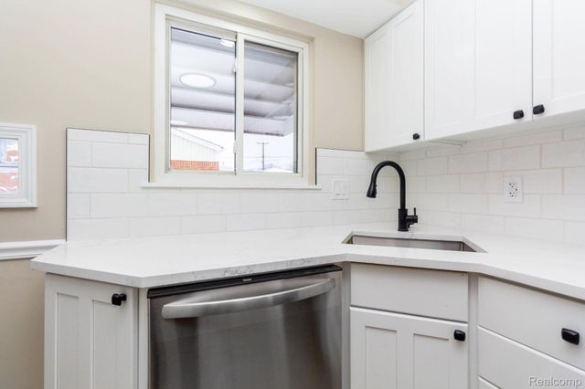 36034 Rolf Street, Westland, MI 48186