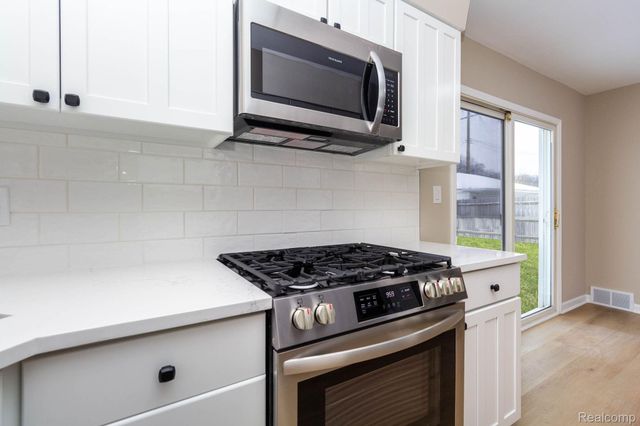 36034 Rolf Street, Westland, MI 48186