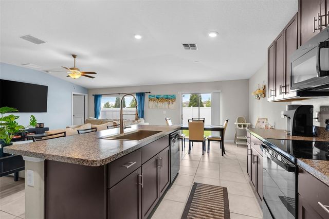 3806 DAISY BLOOM PLACE, Tampa, FL 33619