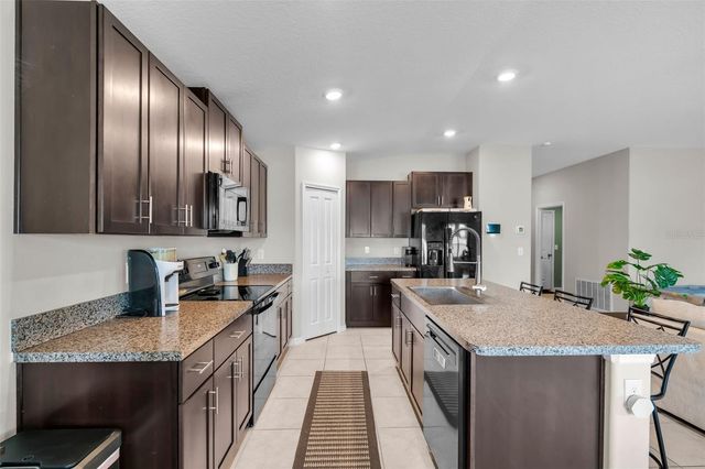 3806 DAISY BLOOM PLACE, Tampa, FL 33619