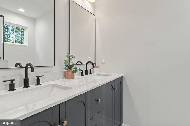 546 PADDOCK LN, Louisa, VA 23093