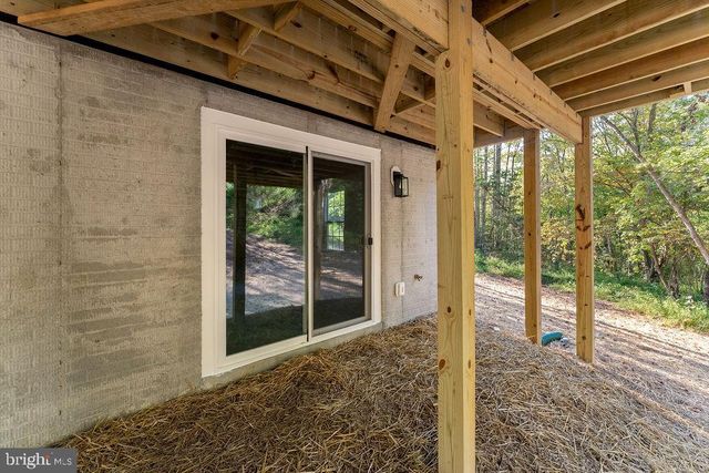 546 PADDOCK LN, Louisa, VA 23093