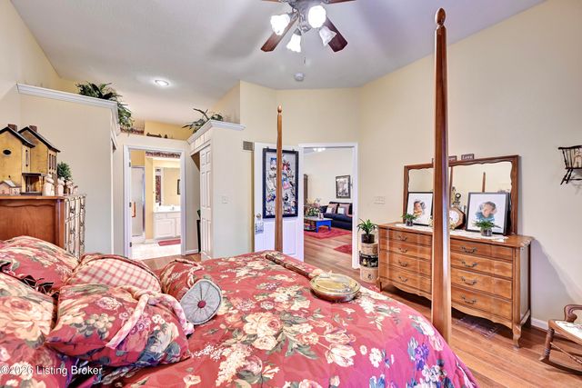 10878 St Andrews Dr, Union, KY 41091