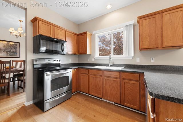 17224 Michigan Heights Drive, Brownstown Charter Township, MI 48174