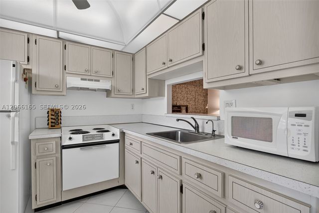 4299 NW 16th St 210, Lauderhill, FL 33313