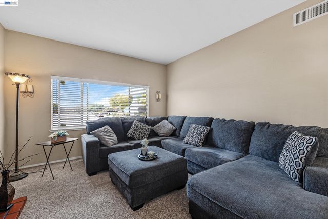 30236 Vanderbilt St, Hayward, CA 94544