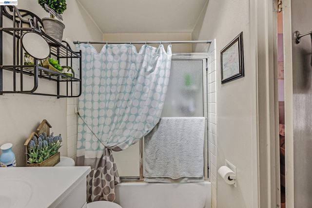 30236 Vanderbilt St, Hayward, CA 94544