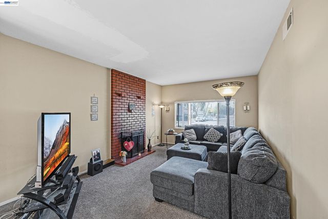 30236 Vanderbilt St, Hayward, CA 94544