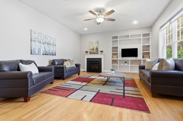 1 Martha Ln, Acton, MA 01720
