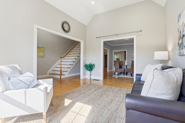 1 Martha Ln, Acton, MA 01720
