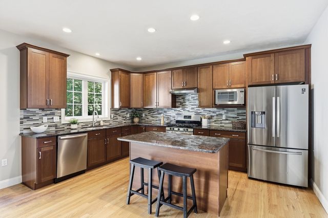 1 Martha Ln, Acton, MA 01720