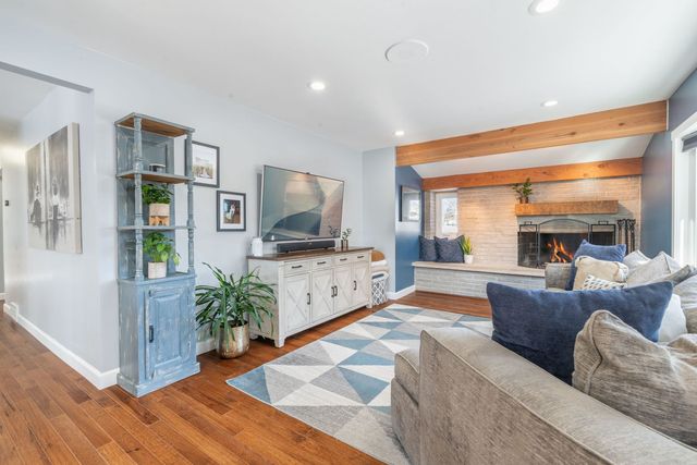 8103 W 98th Street, Palos Hills, IL 60465