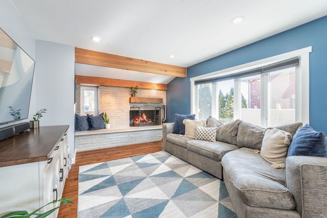 8103 W 98th Street, Palos Hills, IL 60465