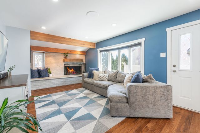 8103 W 98th Street, Palos Hills, IL 60465